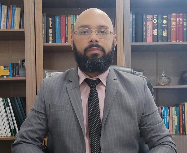 Dr. Alexandre Souza