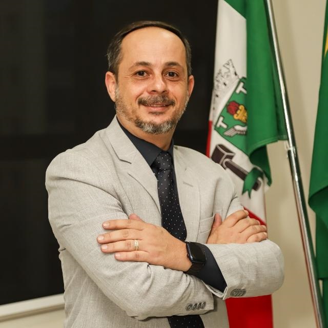 Dr. Cleiton Santana