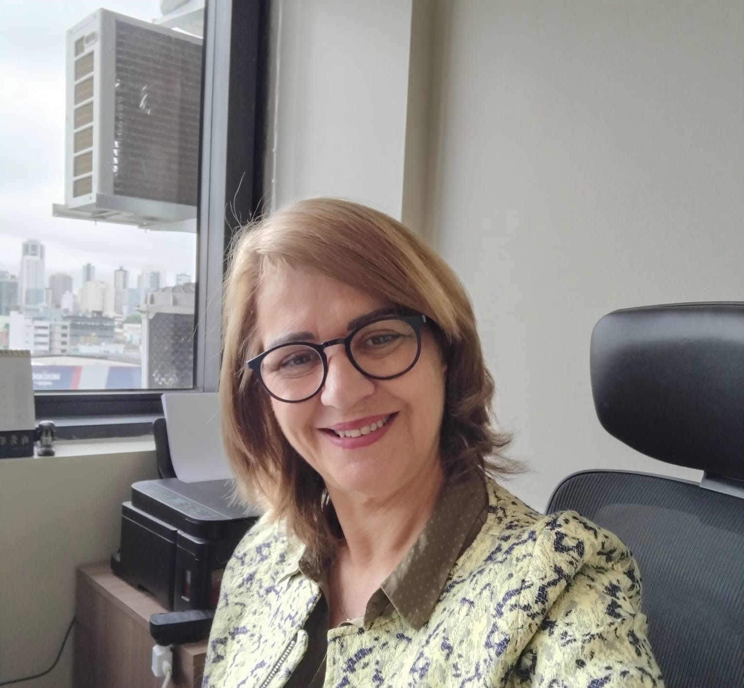 Dra. Carmem Oliveira