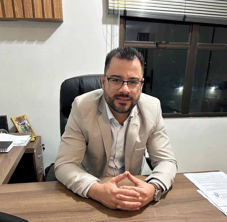 Dr. Eder Maximiano